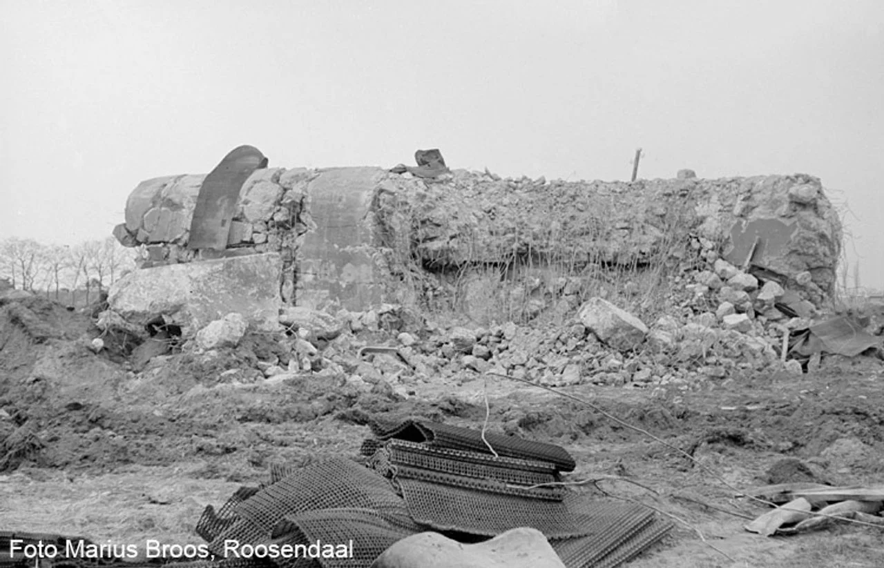 After the last explosion, the bunker was completely in ruins (photo: Marius Broos)