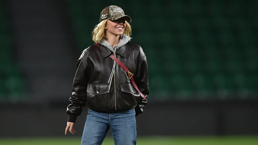 Hollywood-Superstar Sydney Sweeney verzaubert jetzt auch Fußball-Fans