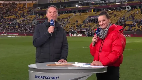 Claus Lufen and Almuth Schult during the broadcast Germany vs. Slovenia | ARD Claus Lufen and Almuth Schult