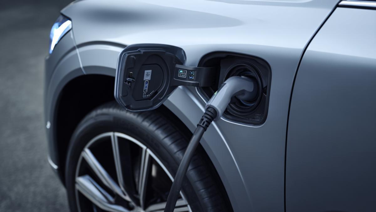 Charging a PHEV car