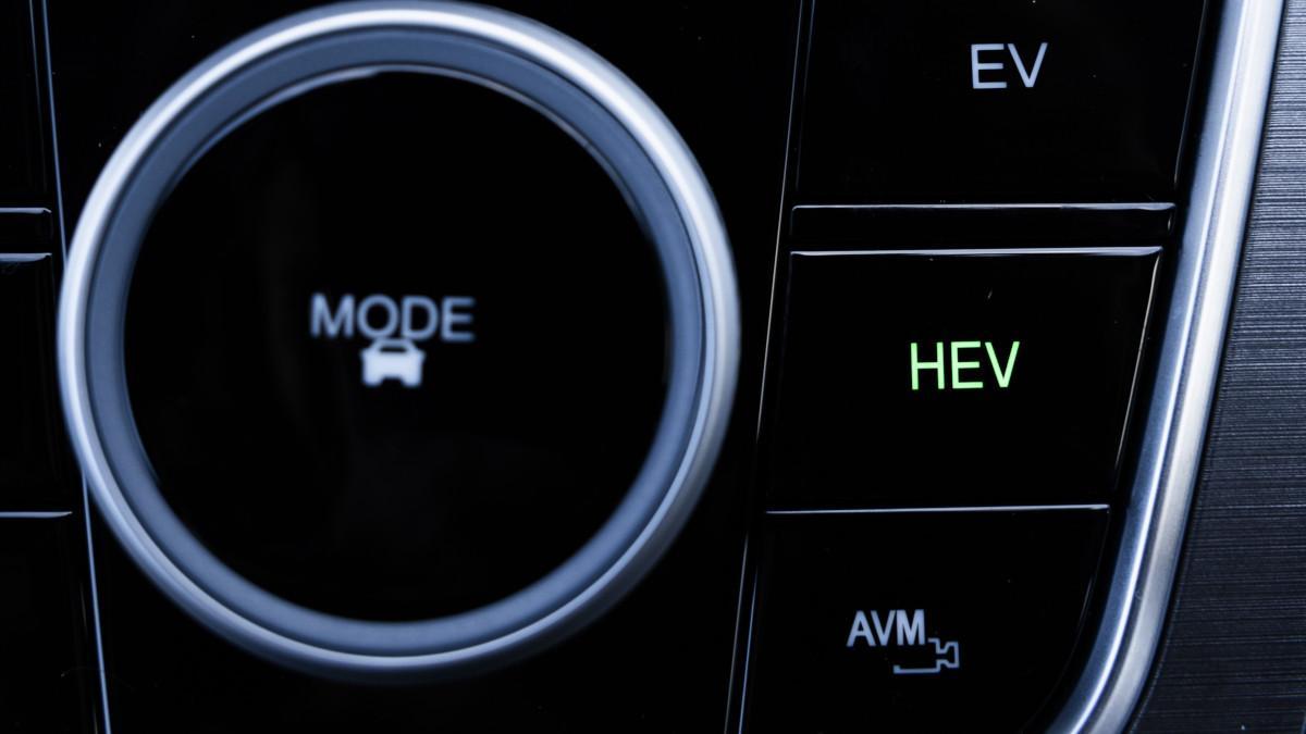 Driving mode selector in a PHEV