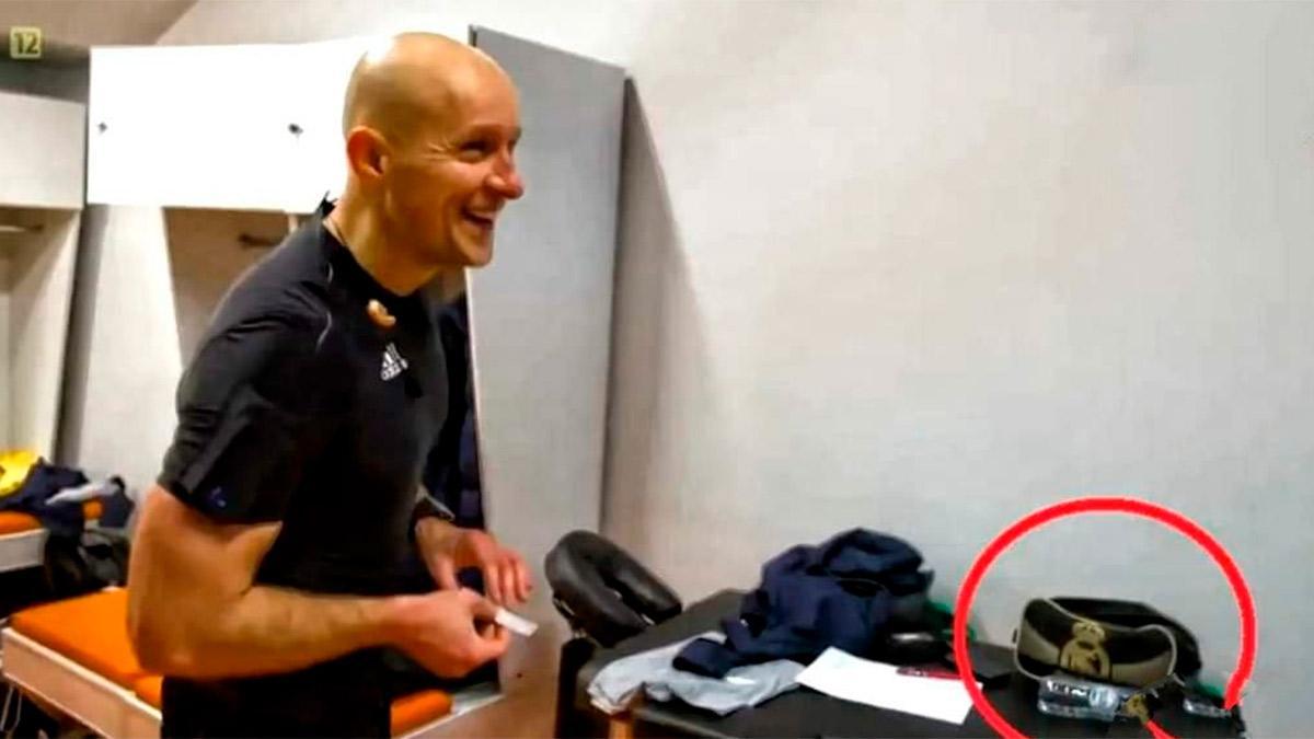 Marciniak, caught with a Real Madrid toiletry bag