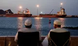 Ships in the port of Muscat, Oman, close to the Strait of Hormuz. With the blockade of the Strait of Hormuz and the attacks on energy supplies, Iran has managed to seriously damage the world economy.