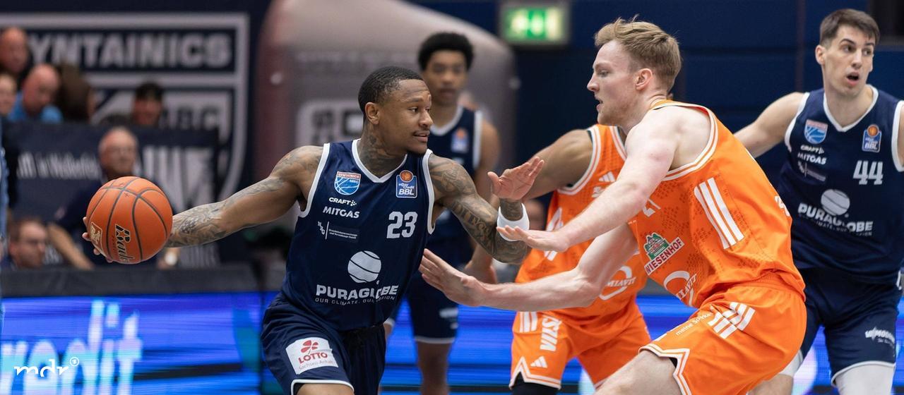 Charles Callison (MBC, 23), Lars Thiemann (Vechta, 21)