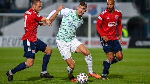 Emil Berggreen (center) in action for SpVgg Greuther Fürth Emil Berggreen (center) in action for SpVgg Greuther Fürth