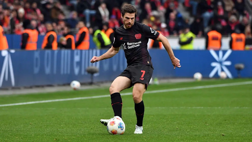 Jonas Hofmann (33) spielt selten bei Bayer. Wenn er sich verändern will, lässt Leverkusen in ziehen