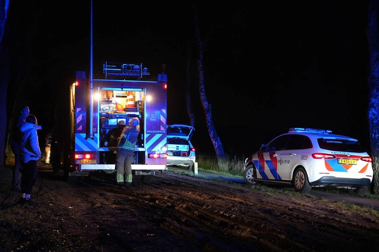 A fire truck got stuck in the mud (photo: Jeroen Stuve / Heitink Press Agency).