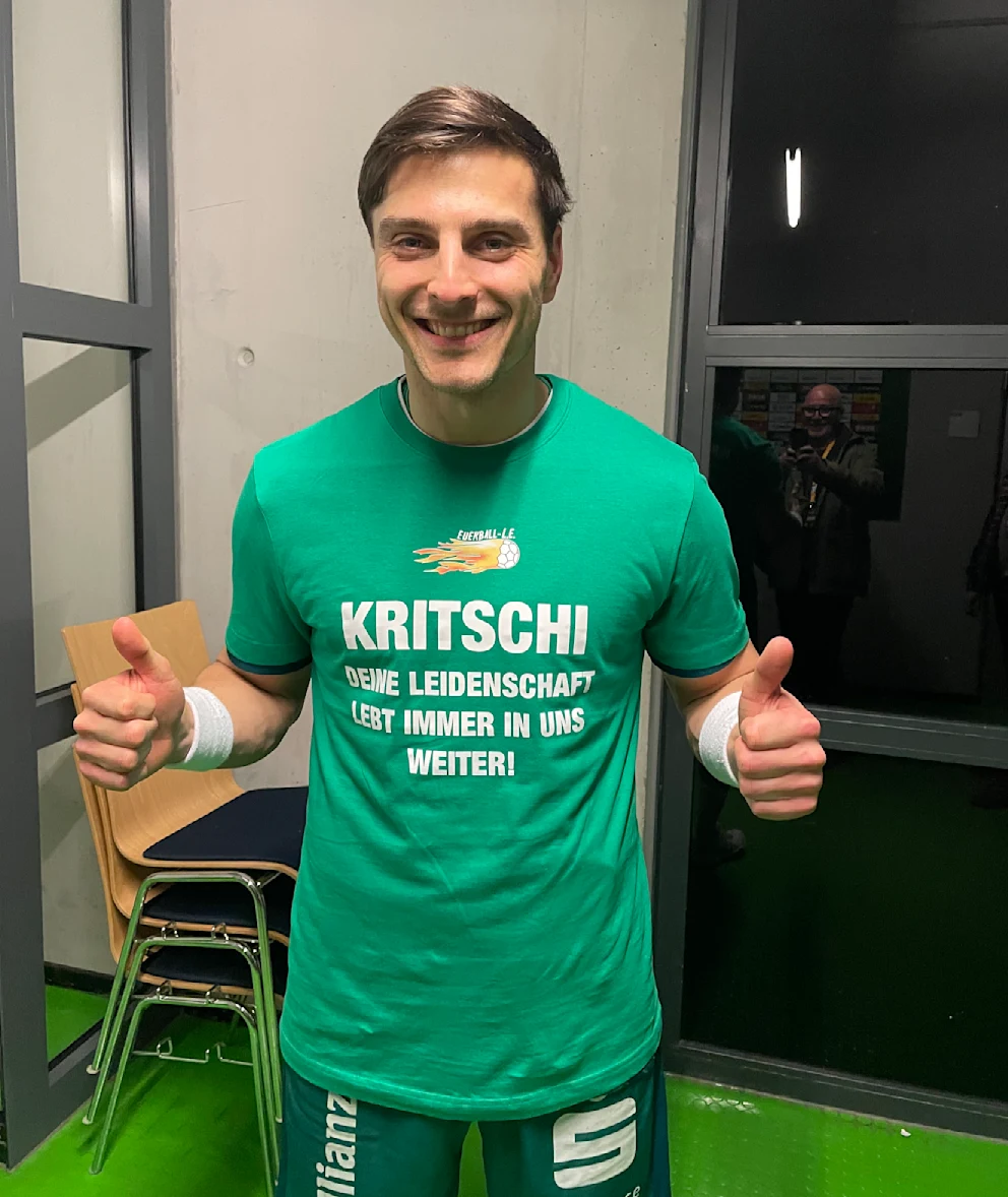 Am Ende hatte Krzikalla (im Fanshirt) sein Lachen doch noch wiedergefunden