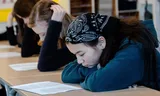 Eighth-graders from the Sterrenpracht primary school in Axel, Zeeuws-Vlaanderen, read along with the book Black Snow.