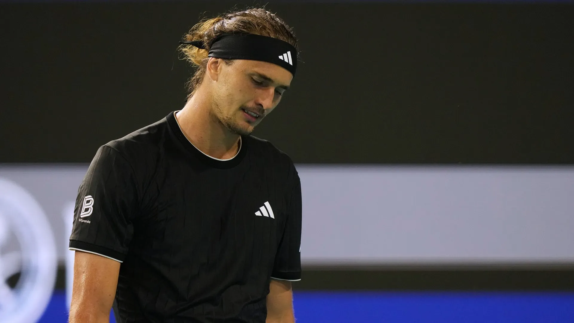 Alexander Zverev looks down in Miami: He failed again because of Jannik Sinner. Alexander Zverev looks down in Miami: He failed again because of Jannik Sinner.