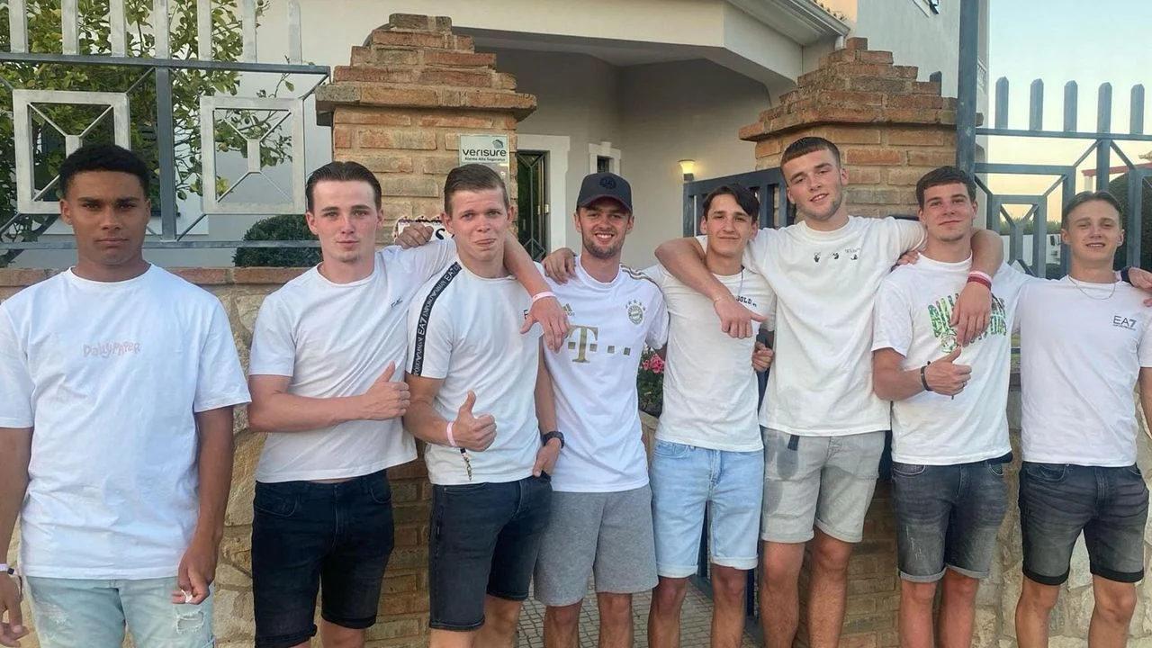 Angelo (left) on holiday with his group of friends from Bavel (private photo).