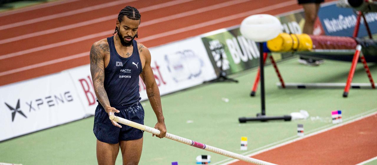 Germany's pole vaulter Bo Kanda Lita Baehre prepares for his jump