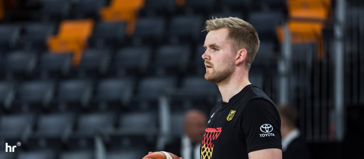 Till Pape warming up for the World Cup qualifier in Ulm