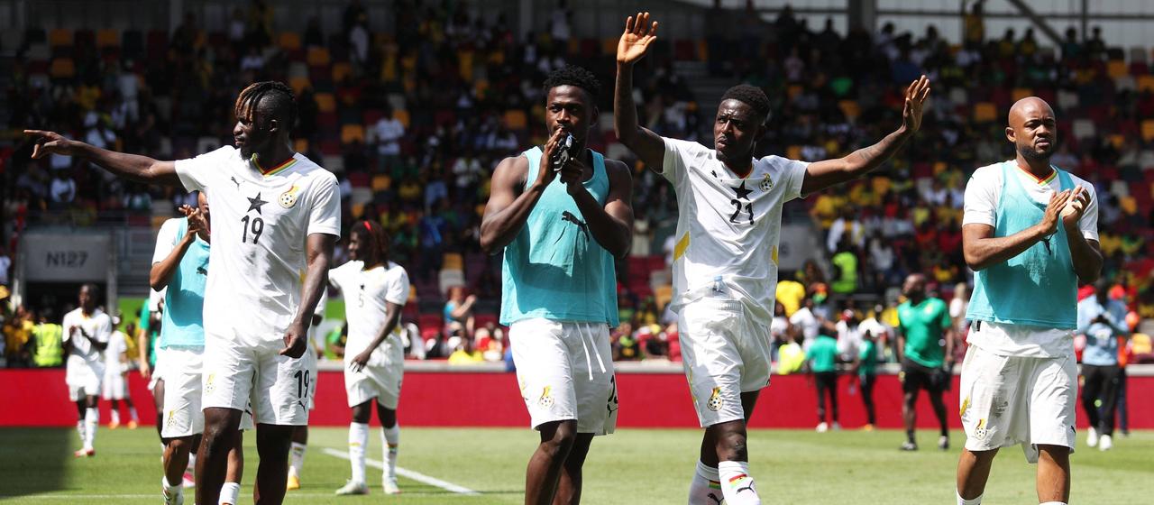 Ghana players thank the fans