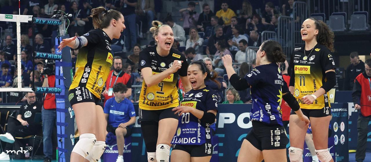 Suhl cheers, from left Lara Nagels (VfB Suhl LOTTO Thuringia), Roosa Laakkonen (VfB Suhl LOTTO Thuringia), Marie Steinhilber (Allianz MTV Stuttgart), Emma Sambale (VfB Suhl LOTTO Thuringia), Laura Berger (VfB Suhl LOTTO Thuringia).