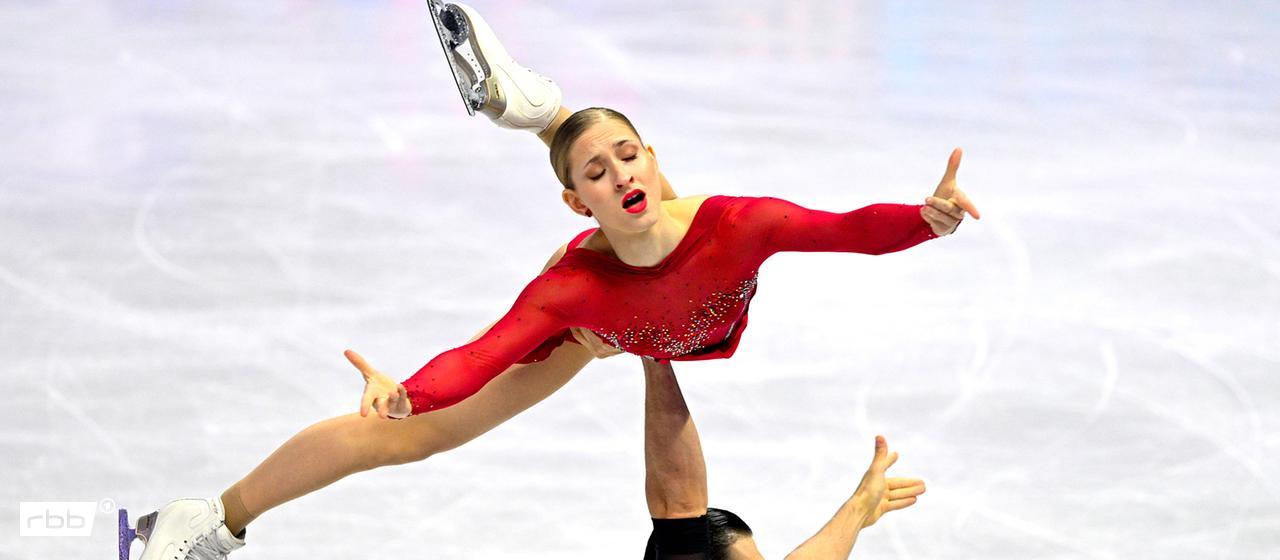 On course for gold: Minerva Hase and Nikita Volodin at the World Cup short program (IMAGO/Katerina Sulova)