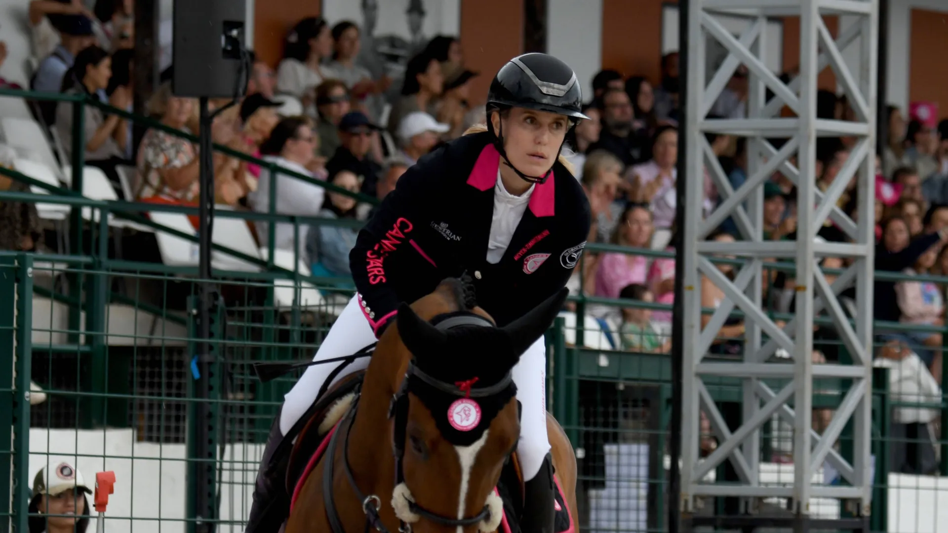 Rider Janne Friederike Meyer-Zimmermann: The start of the season will not take place in Qatar. Rider Janne Friederike Meyer-Zimmermann: The start of the season will not take place in Qatar.