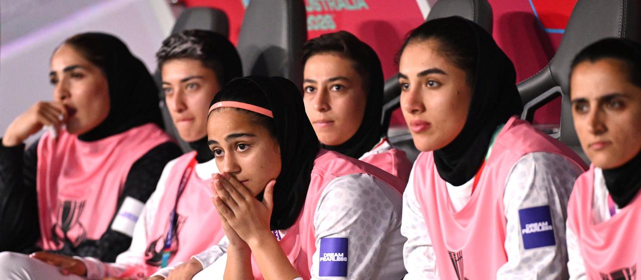 Iranian female footballers on the substitutes' bench