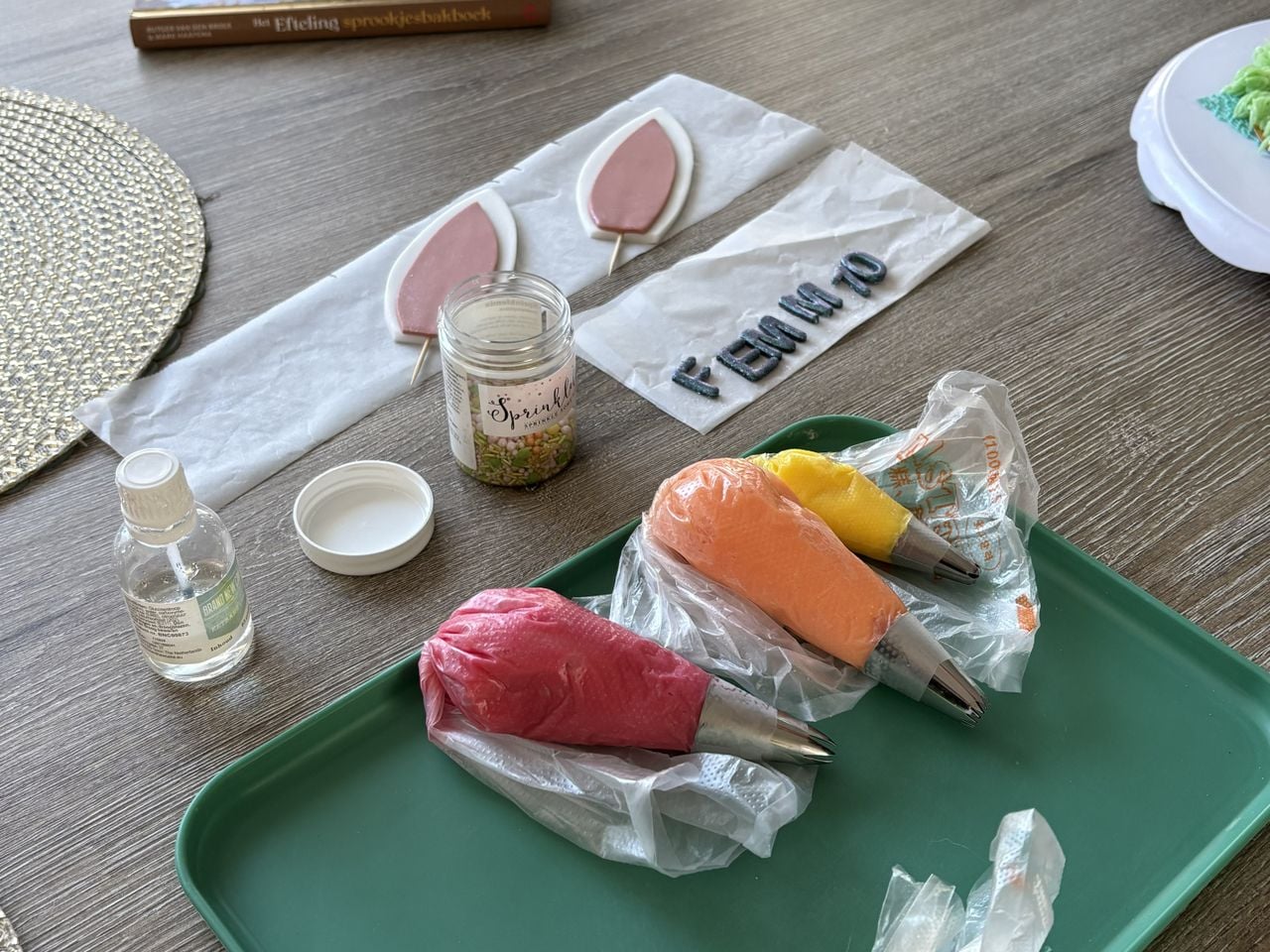 Fondant and beautiful rabbit ears (photo: Karin Kamp).
