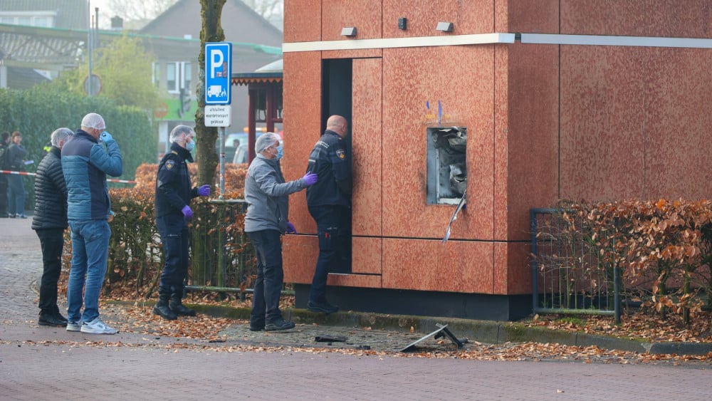 Four teenagers arrested for a series of bombings, including in Laren