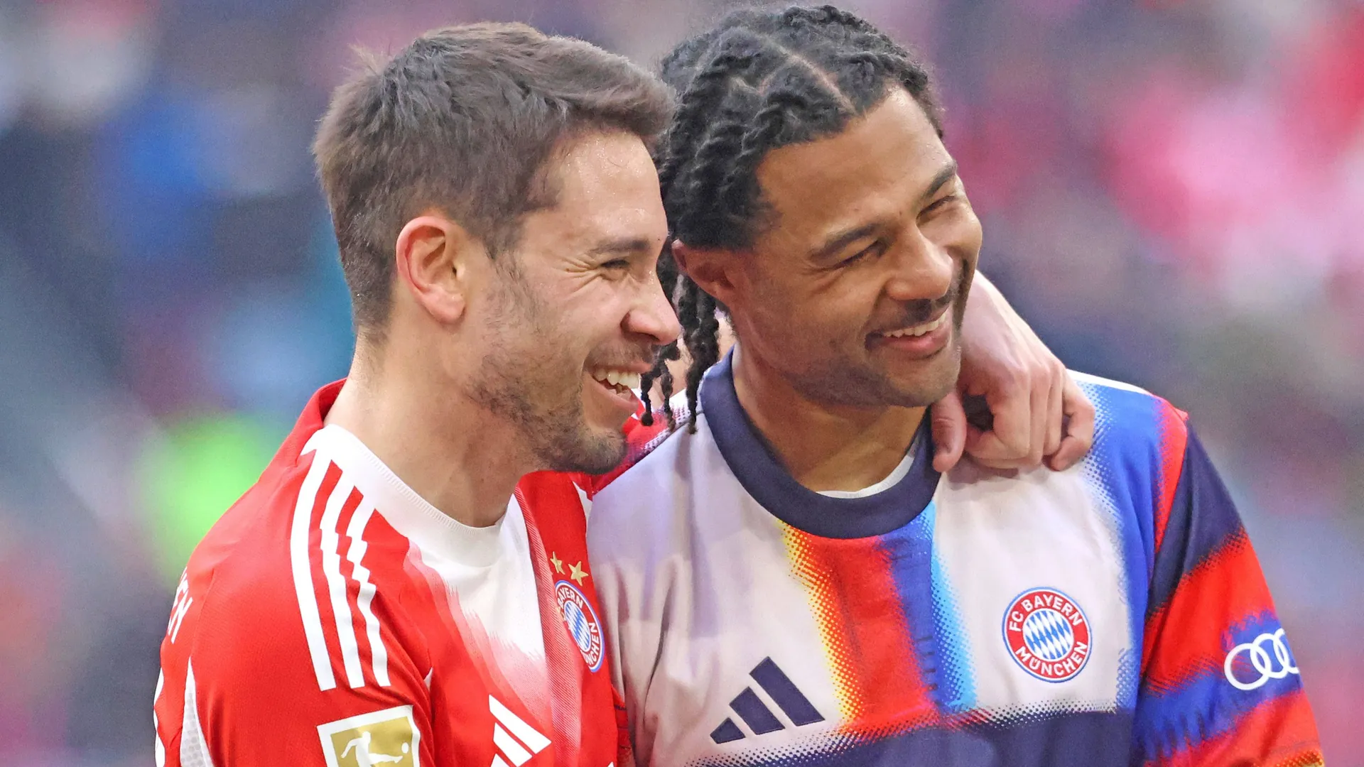 Raphaël Guerreiro (l.) next to Serge Gnabry: The Portuguese will play for another club from the summer. Raphaël Guerreiro (l.) next to Serge Gnabry: The Portuguese will play for another club from the summer.