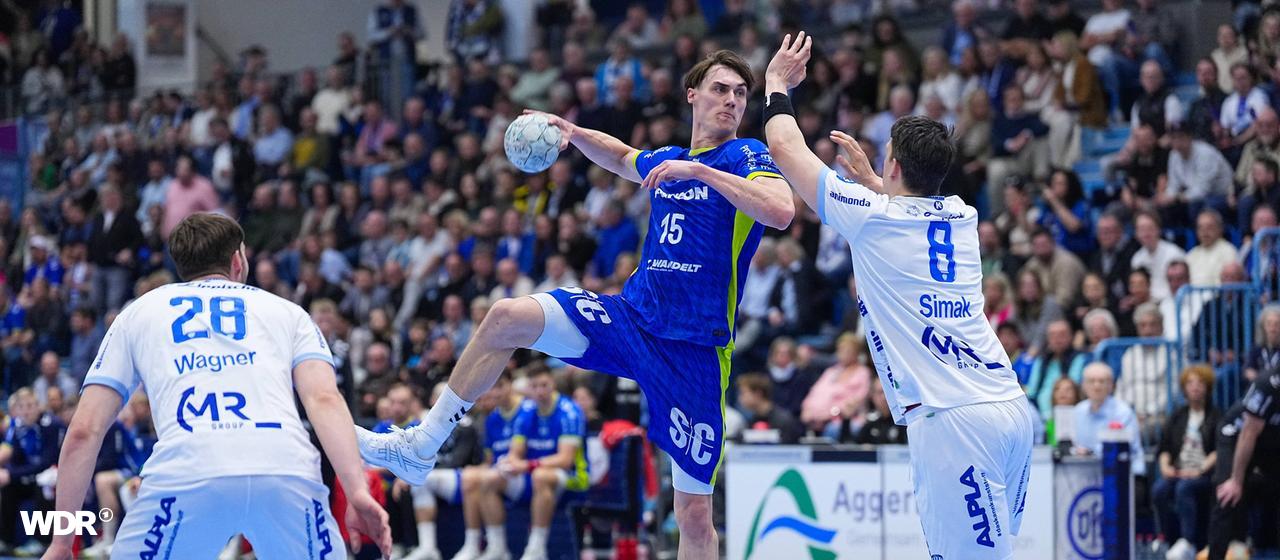Miro Schluroff (M.) from VfL Gummersbach in the game against TBV Lemgo Lippe.