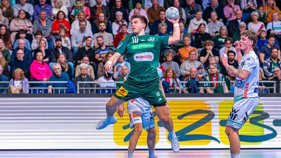 Hannover's Renars Uscins throwing | Imago Images/Jan Guenther Hanover's Renars Uscins throwing