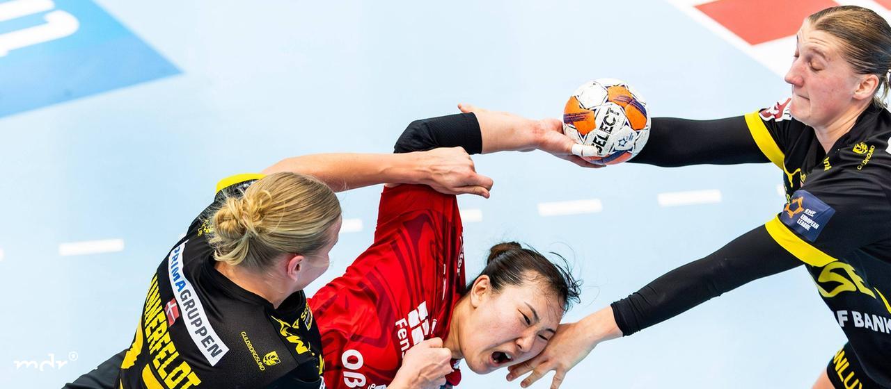 Natsuki Aizawa (Thüringer HC,23), Stine Eiberg Jorgensen (Nykobing Falster Handbold) 