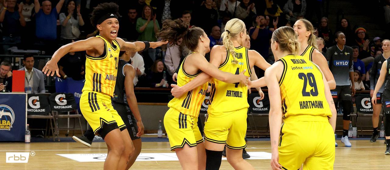 The women of Alba Berlin celebrate in the BBL Cup (Source: IMAGO / Nordphoto)
