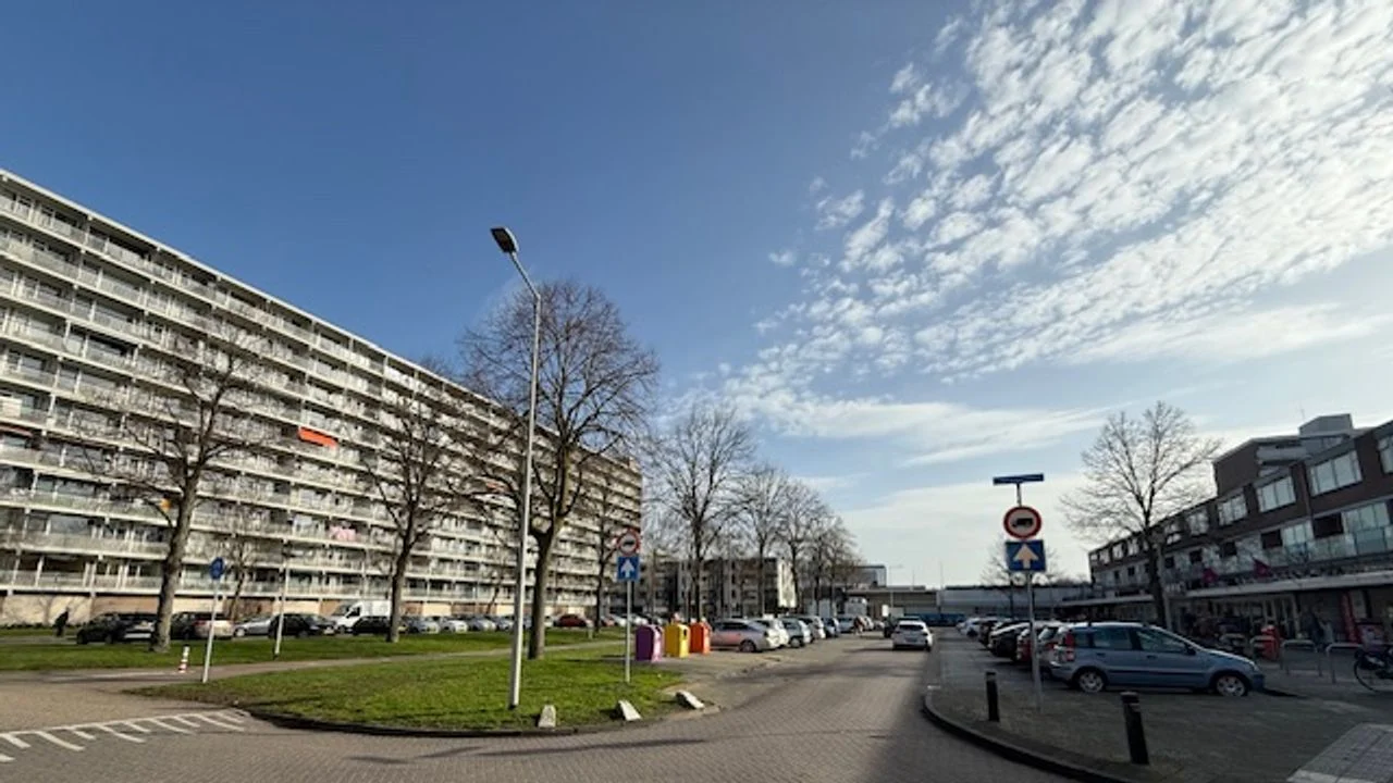 Apartment buildings dominate the Warande district in Bergen op Zoom (photo: Robert te Veele).