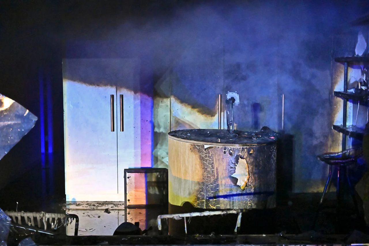 Devastation in the building after explosion (photo: Rico Vogels / Heitink Press Agency).