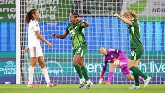 Wolfsburg's Lineth Beerensteyn celebrates a goal. | IMAGO / Jan Huebner Wolfsburg's Lineth Beerensteyn celebrates a goal.