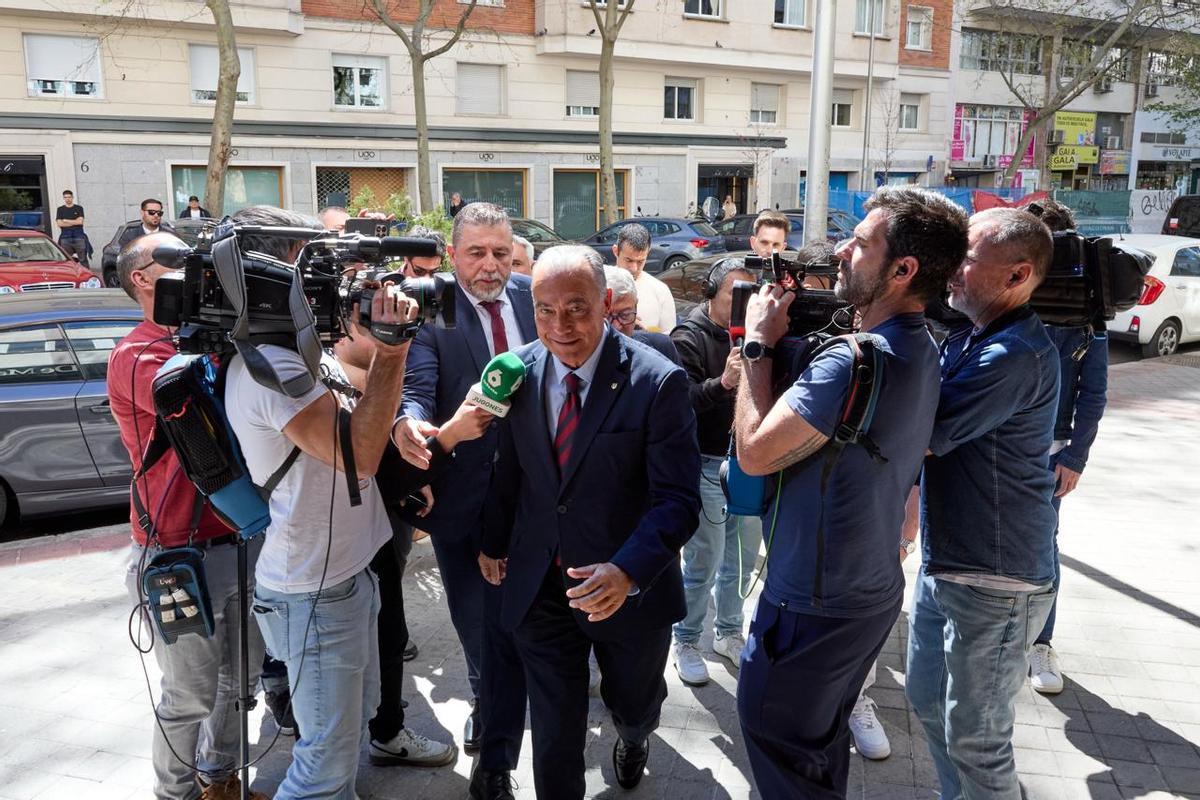 Rafa Yuste spoke to the press before the board lunch between Atlético and Barça
