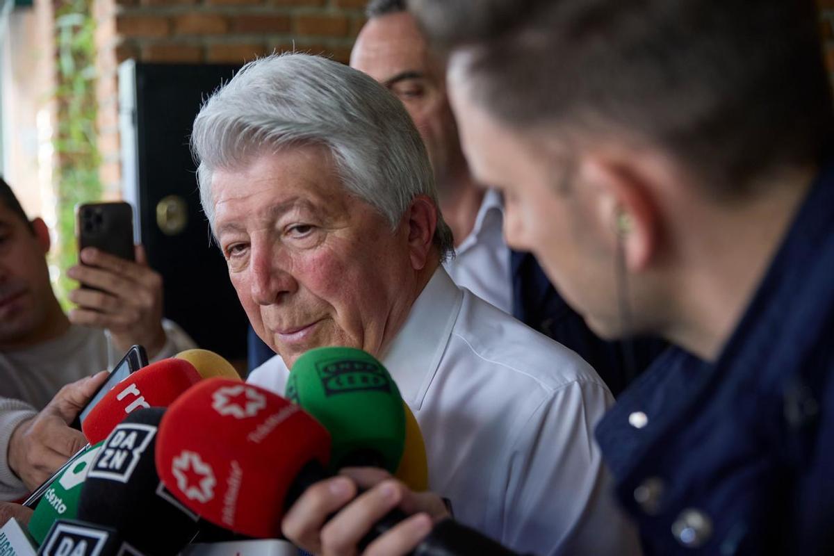 Enrique Cerezo, president of Atlético, upon his arrival at the board meeting between Atlético and Barça
