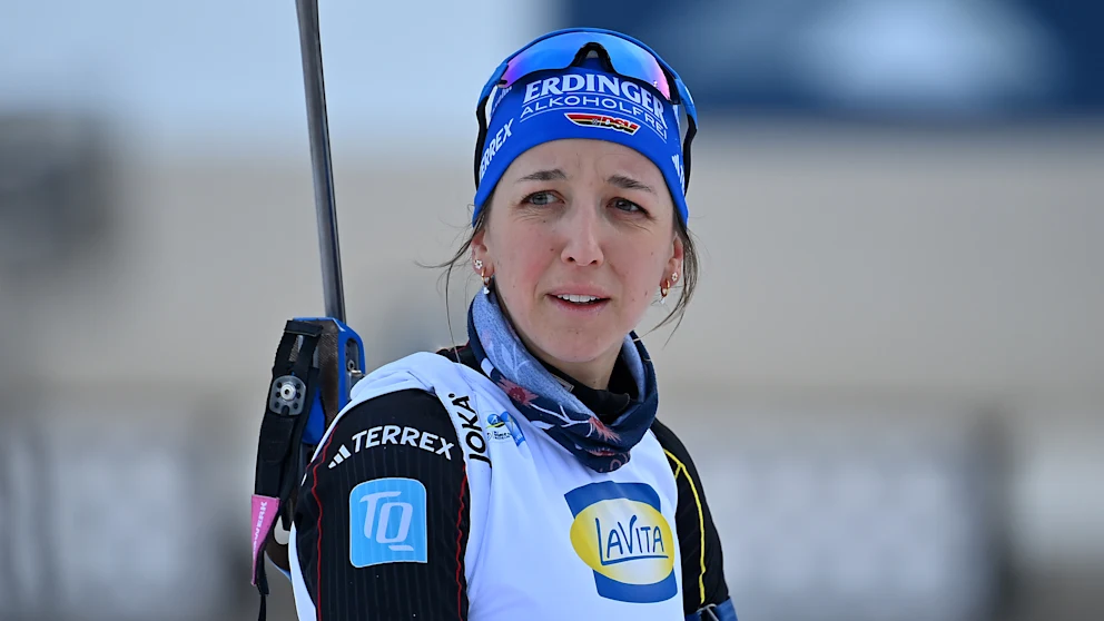 Truntschkas Unternehmen LaVita wirbt im Biathlon, hier auf dem Leibchen von Franziska Preuß