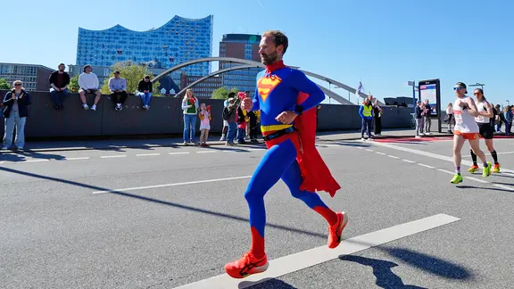 Runners at the Hamburg Marathon