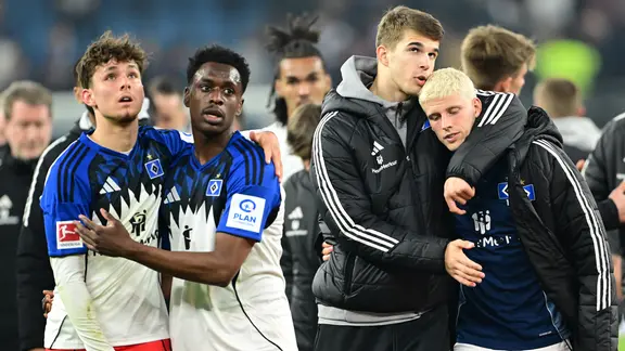 Frustration with Otto Stange, Albert Sambi Lokonga, Luka Vuskovic and Albert Groenbaek (from left) from Hamburger SV | Witters Frustration with Otto Stange, Albert Sambi Lokonga, Luka Vuskovic and Albert Groenbaek (from left) from Hamburger SV
