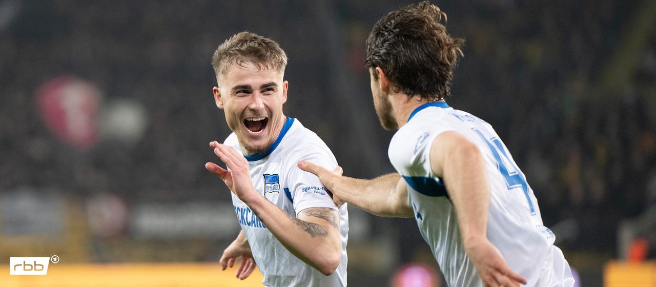 Marten Winkler and Linus Gechter (Hertha BSC) celebrate after the 1-0 winning goal against Dresden (Source: picture alliance/dpa | Sebastian Kahnert)