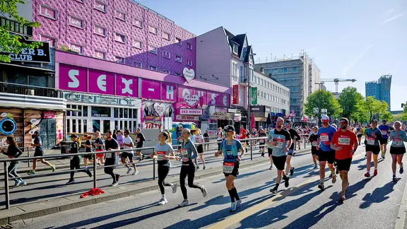 Runners at the Hamburg Marathon