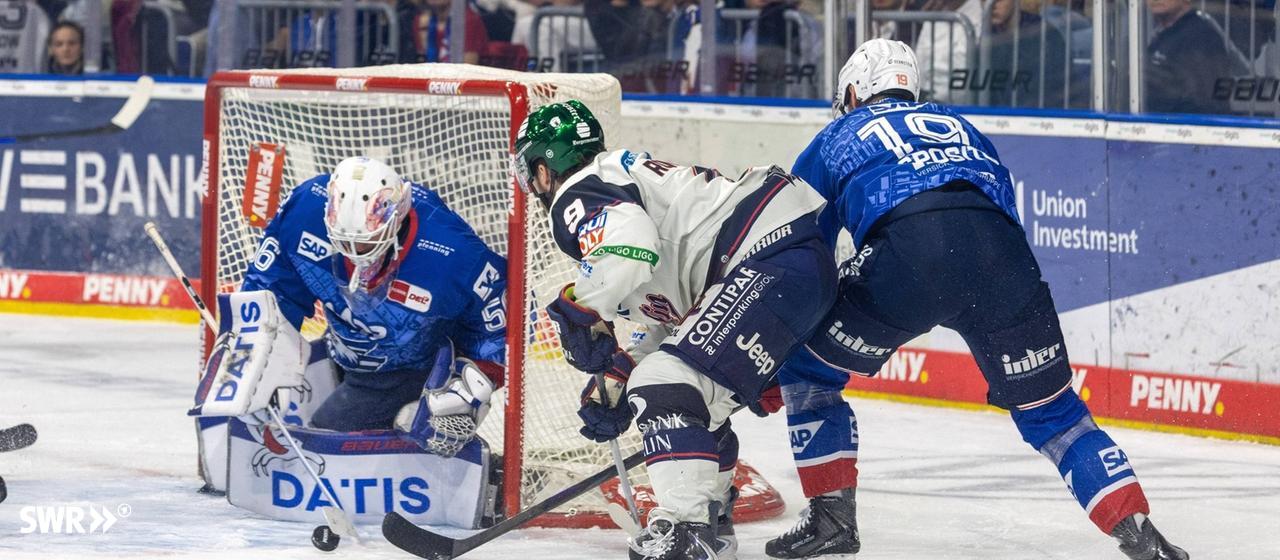 Good chance for Ty Ronning from Eisbären Berlin