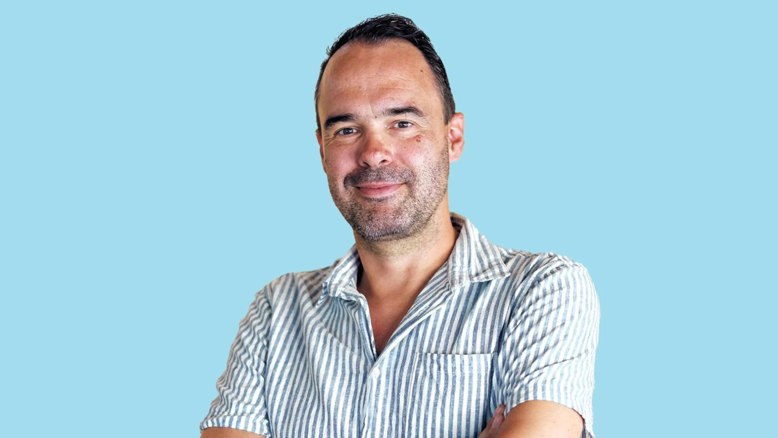 Bart Nijman: Sjoerd Sjoerdsma first broke his own glasses and now sweeps up the shards with a Hamas flag