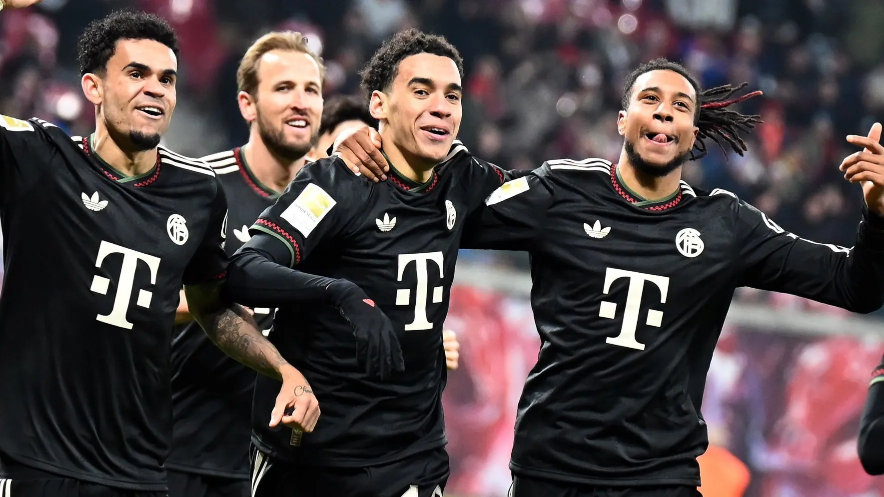 Luis Díaz, Harry Kane, Jamal Musiala and Michael Olise: Bayern celebrate the 5-1 win in Leipzig Luis Díaz, Harry Kane, Jamal Musiala and Michael Olise: Bayern celebrate the 5-1 win in Leipzig