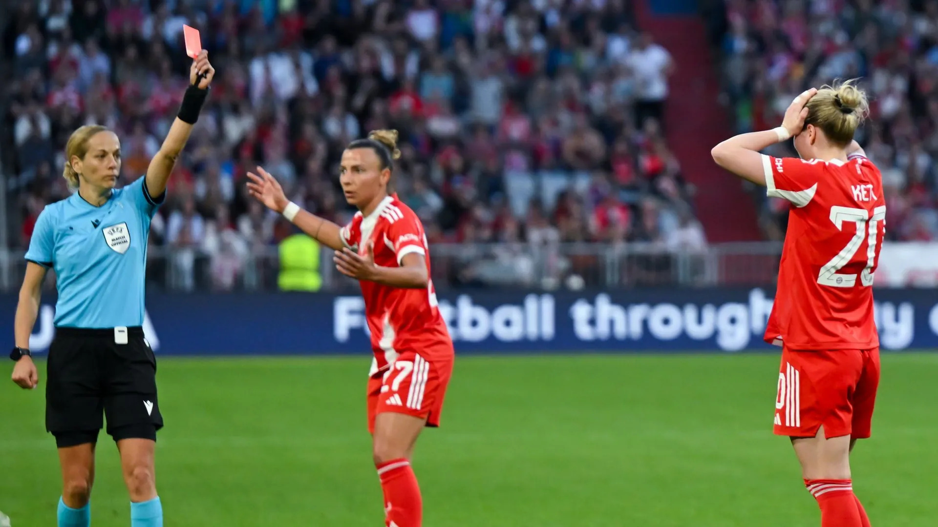 Franziska Kett sees the red card Franziska Kett sees the red card