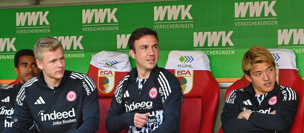 Celebrities on the substitutes' bench: Ansgar Knauff (from left), Jonathan Burkardt, Mario Götze and Ritsu Doan.