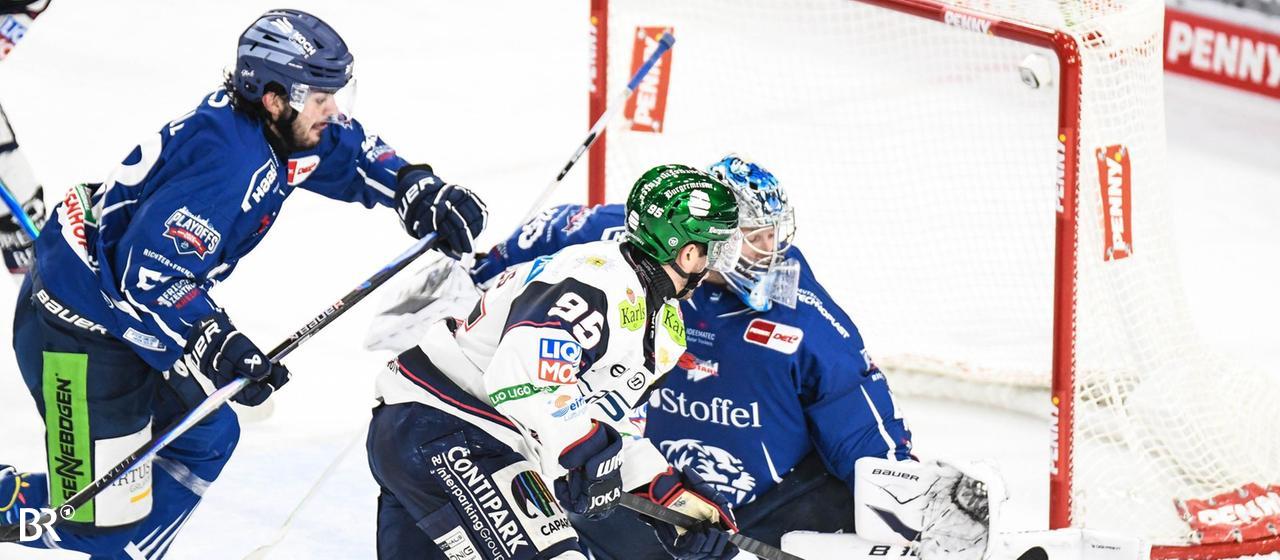 Game scene Straubing Tigers - Eisbären Berlin