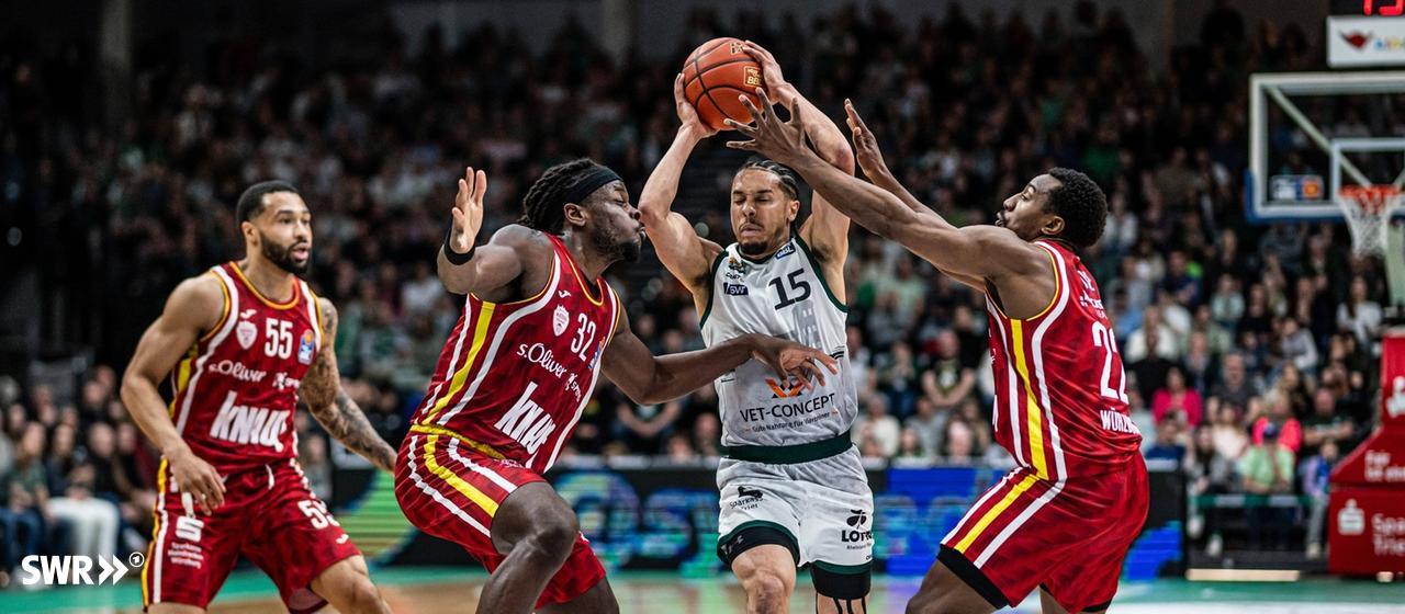 The Gladiators Trier welcome the Würzburg Baskets in the Arena Trier.