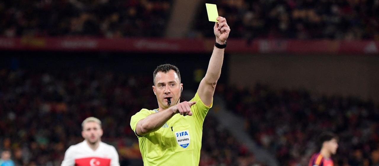 Felix Zwayer shows the yellow card