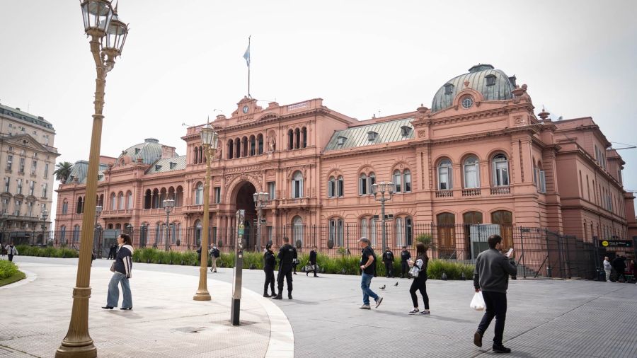 Photogallery People walk in front of the Casa Rosada, headquarters of the Argentine government, in the city of Buenos Aires, capital of Argentina. The values of the Argentine peso, along with the country's stocks and public securities