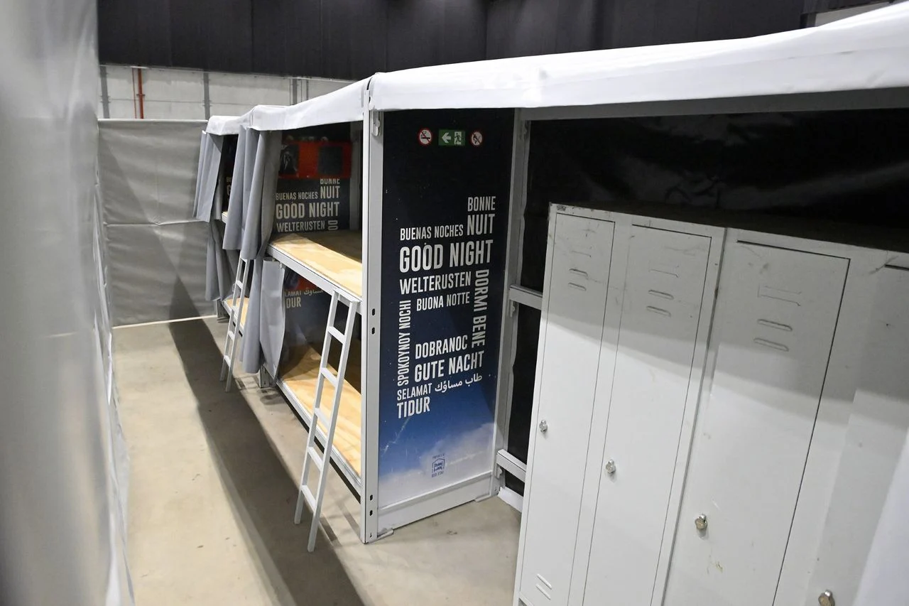 This is a basic shelter that consists of a bed, bread and communal sanitary facilities (photo: Erald van der Aa).