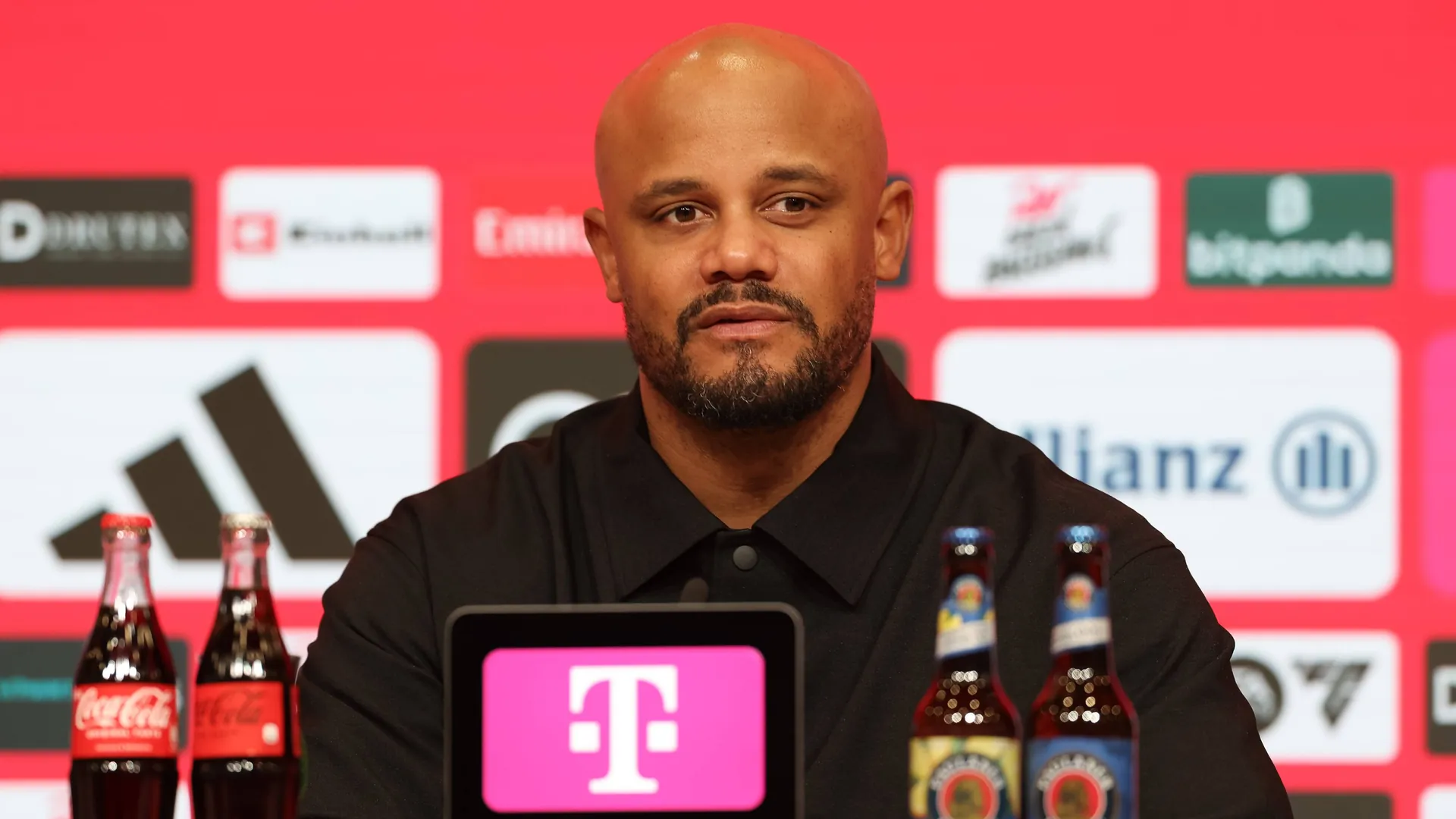 Bayern coach Vincent Kompany at a press conference for the record champions: Clear words about the personnel situation. Bayern coach Vincent Kompany at a press conference for the record champions: Clear words about the personnel situation.